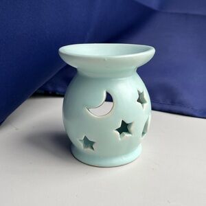 Baby blue wax melt holder with 1 pack of wax melts